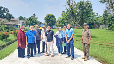 Camat Kemang Monitoring Pembangunan Sarpras di Kelurahan Atang Senjaya