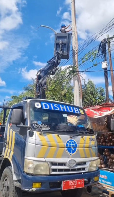 Demi Terangnya Kecamatan Kemang, Dishub Kabupaten Bogor Pasang dan Perbaiki 400 Lampu PJU di Awal Tahun 2025