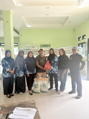 Warga Bahagia Terima Bantuan Pangan, Penyaluran Berjalan Lancar di Kecamatan Kemang